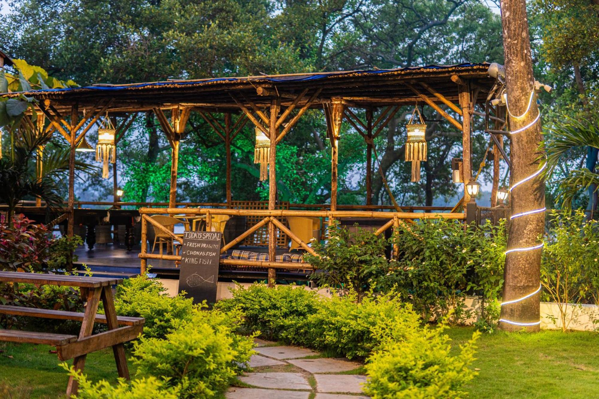 Tranquill Riverside Luxury Cottages With Bathtub, 坎多林 外观 照片
